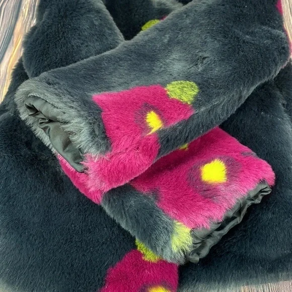 Oshkosh Poly Blend Black Faux Fur Jacket With Pink Flowers- Size 4T - Picture 4 of 7